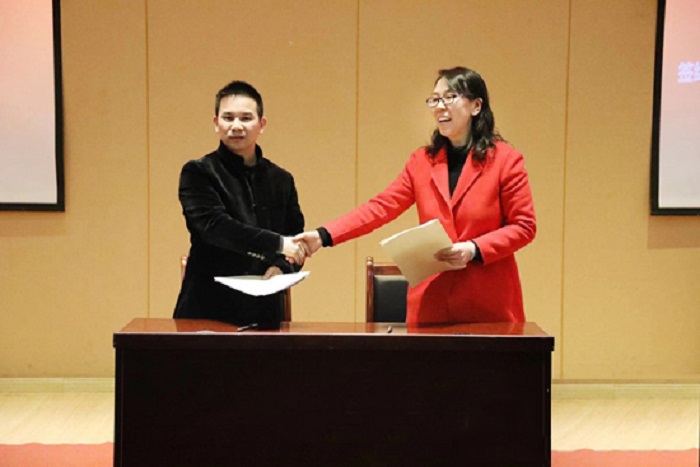 初刻打標機.jpg 初刻打標機.jpg